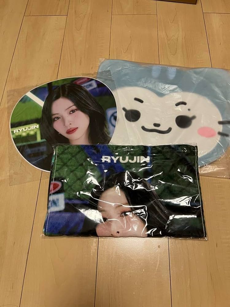 リュジン　グッズ ITZY 2ND WORLD TOUR ＜BORN TO BE＞ in JAPAN OFFICIAL GOODS